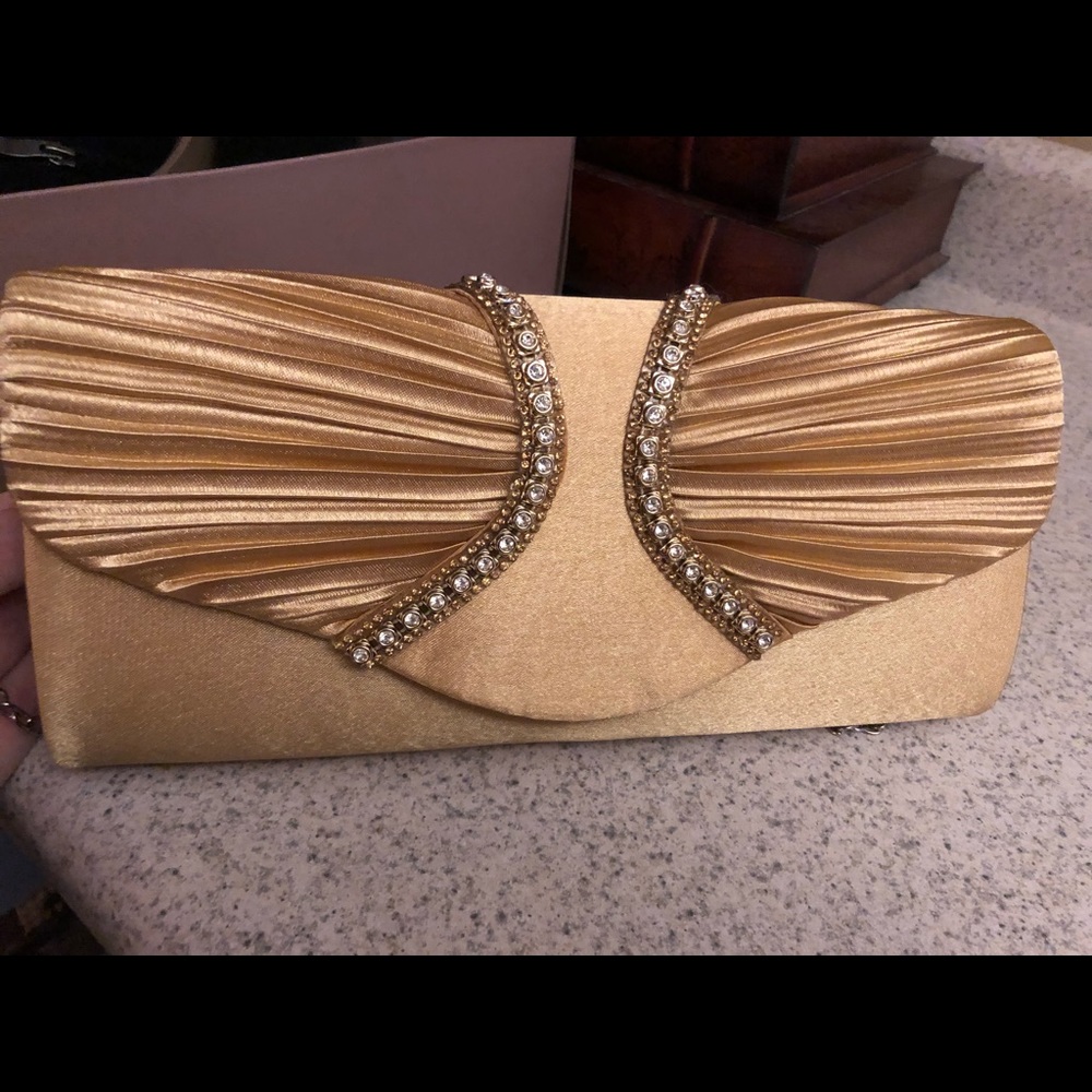Gold clutch with shoulder chain